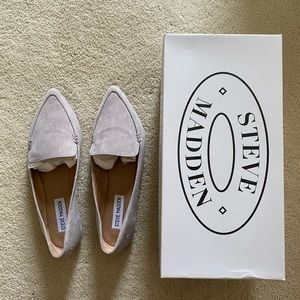 STEVE MADDEN LIGHT GRAY SUEDE FLATS - size 7